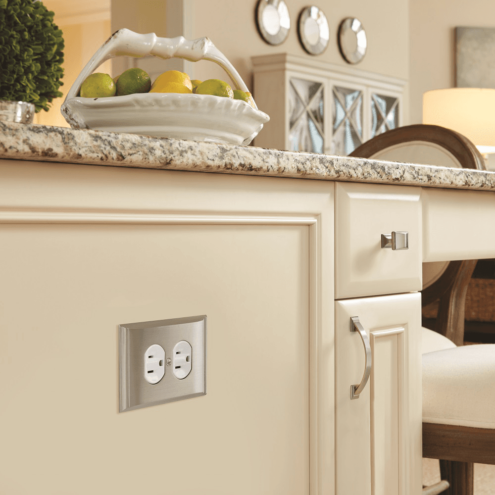 Candler 1 Receptacle Wall Plate - Amerock
