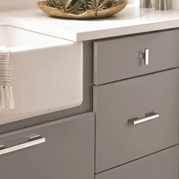 Polished chrome pull made of high-quality aluminum for lasting durability.