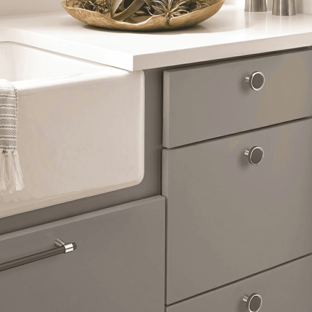 Modern split-finish design of Mergence Bar Pull by Amerock