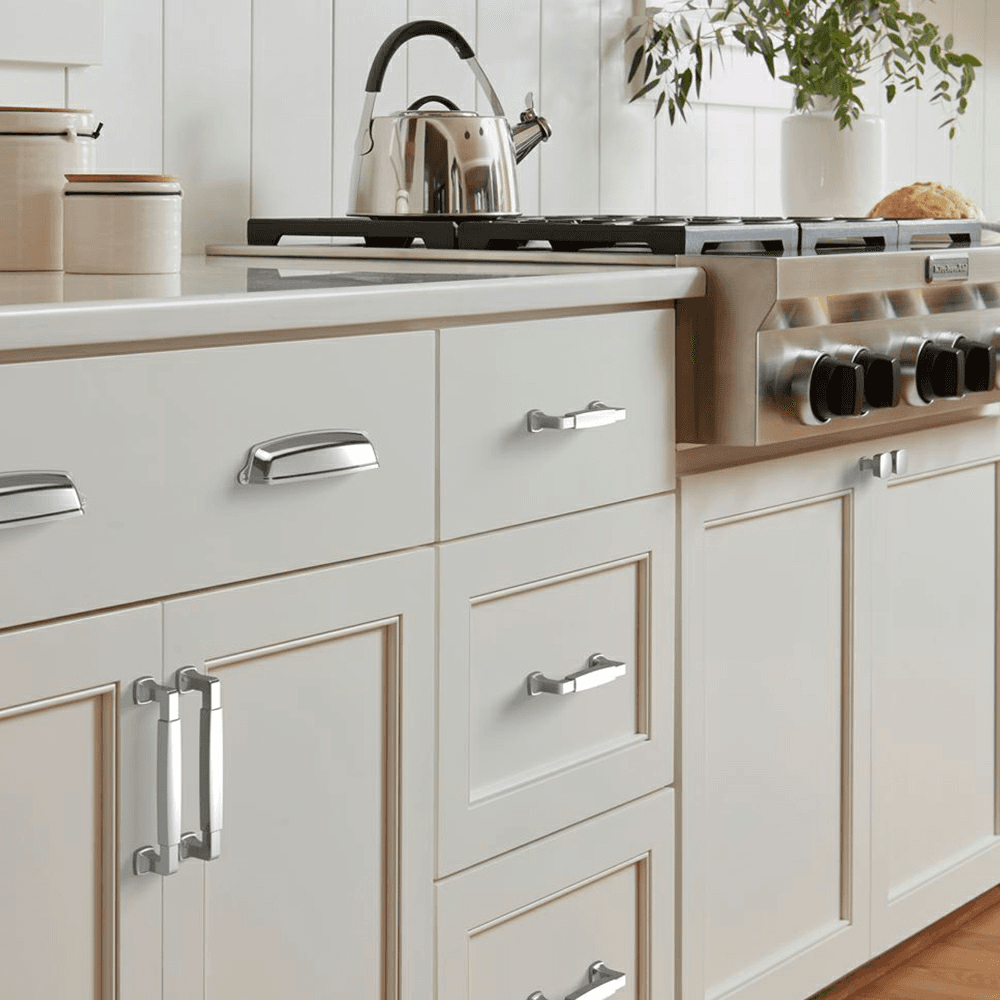 Timeless and Bold Design in Stature Collection Handle Pull