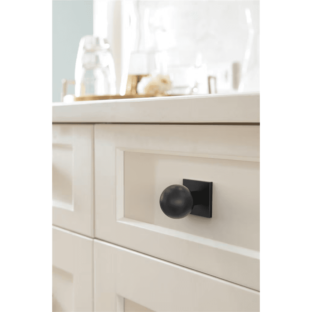 30mm Ladera Square Cabinet Knob Backplate, Matte Black Alt 3 - Image