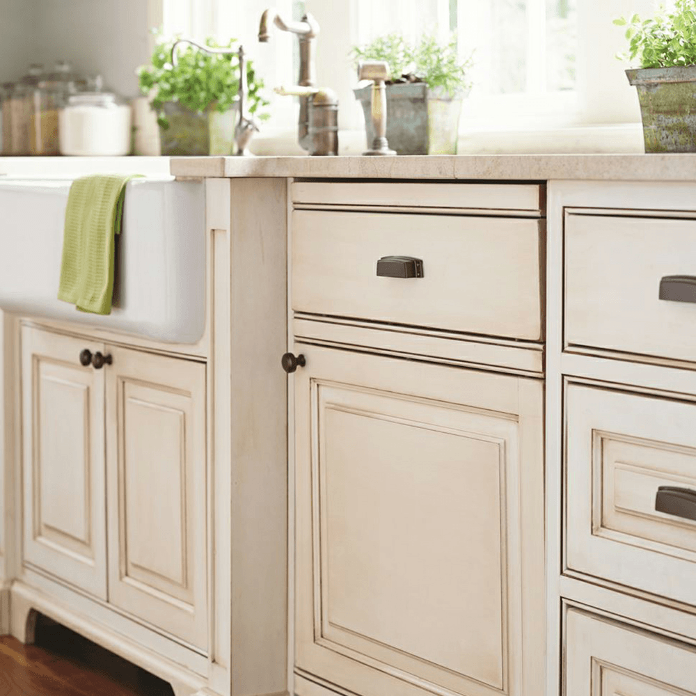 Chic and down-to-earth appliance pull