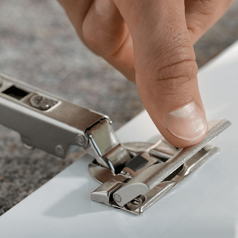 Clip Top 107&#730; Opening Hinge, 45mm Bore Pattern, Self-Closing, Full Overlay, Nickel-Plated, Screw-On - Alt Image 1