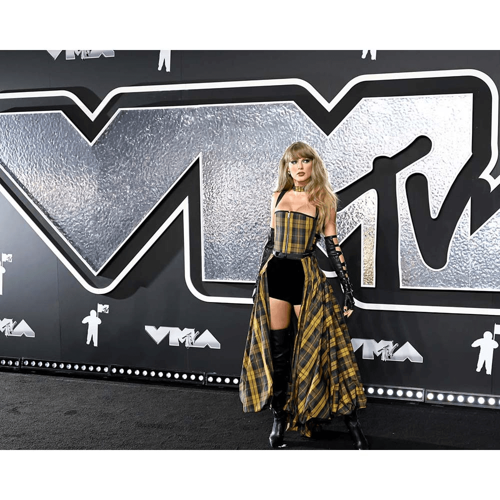 200 Series HPL Metal Laminate 276 Flux, 4' x 8' Alt 1 - Image