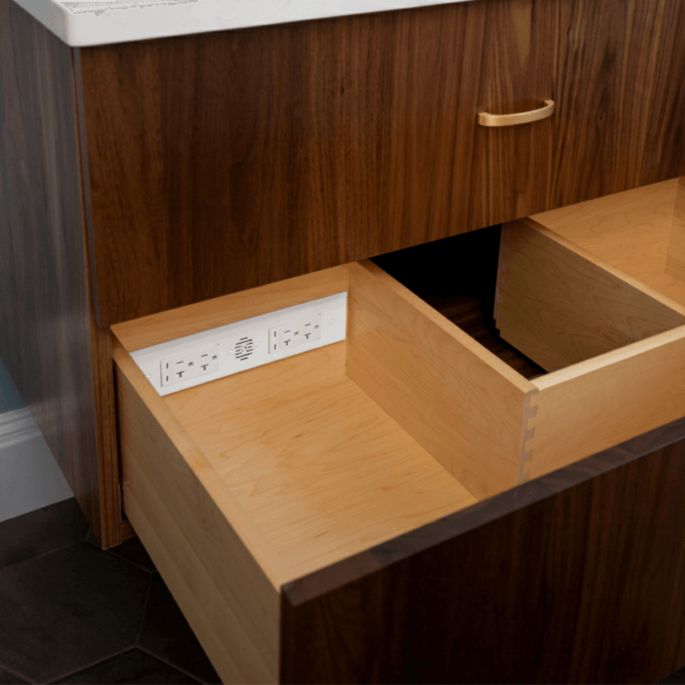 Docking Drawer Blade Duo In-Drawer Outlet with 4 20-amp AC Outlet and 4 65W USB-C Port, Stainless Steel Alt 1 - Image