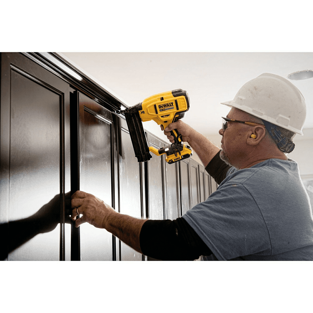 20V Max XR 18 Gauge Cordless Brad Nailer Kit Alt 3 - Image