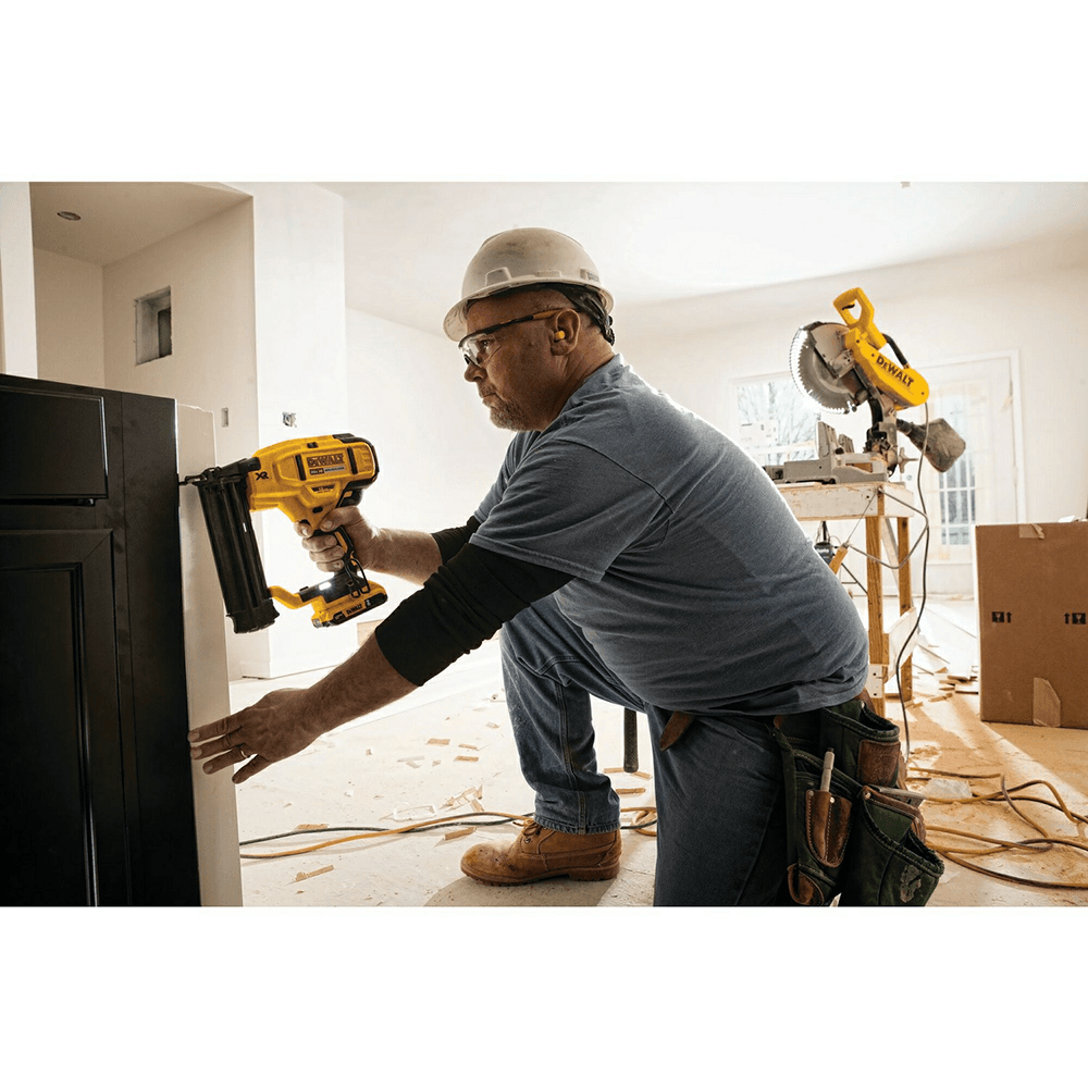 20V Max XR 18 Gauge Cordless Brad Nailer Kit Alt 4 - Image