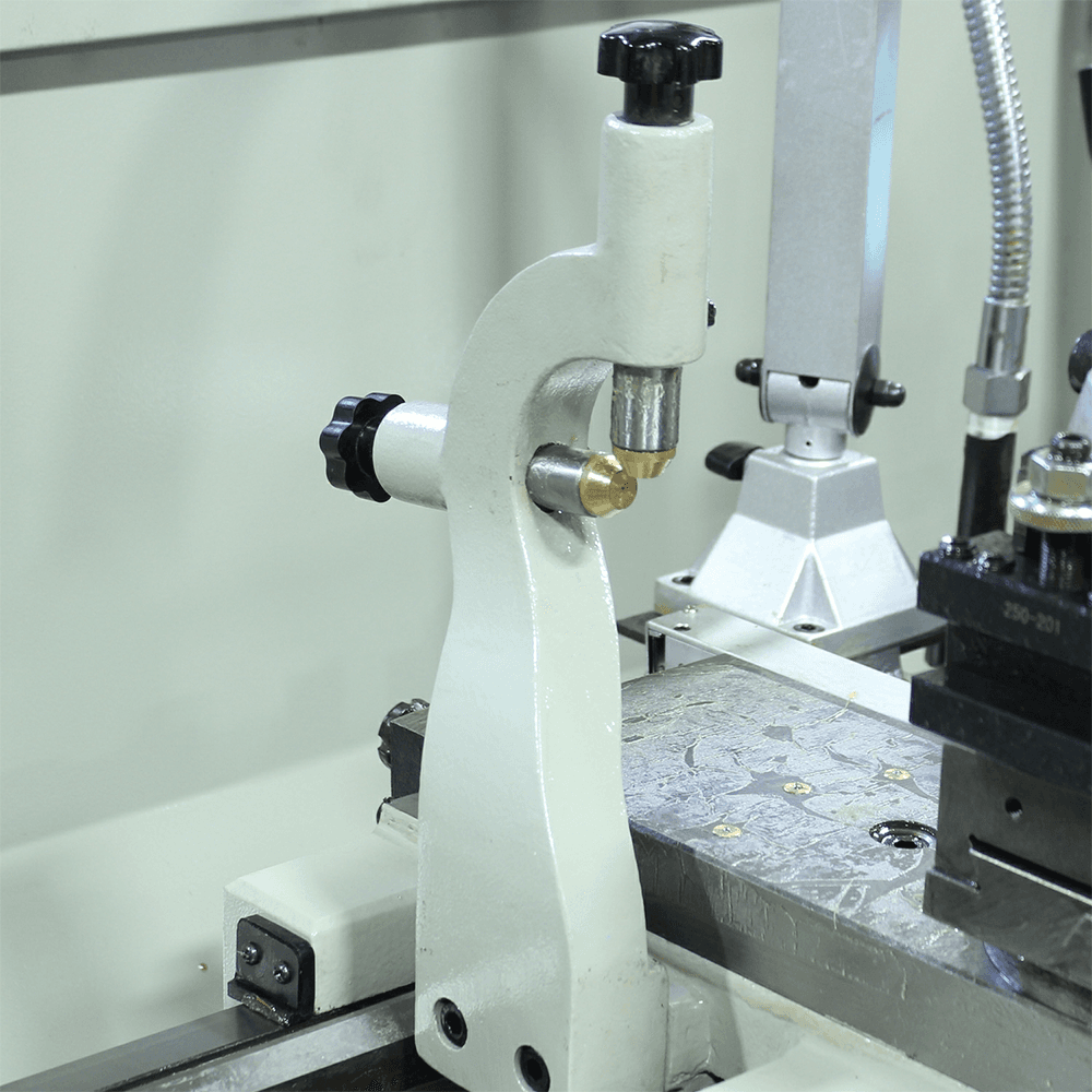 Baileigh PL-1340E-1.0 Metal Lathe, 1 Phase/220V Alt 3 - Image