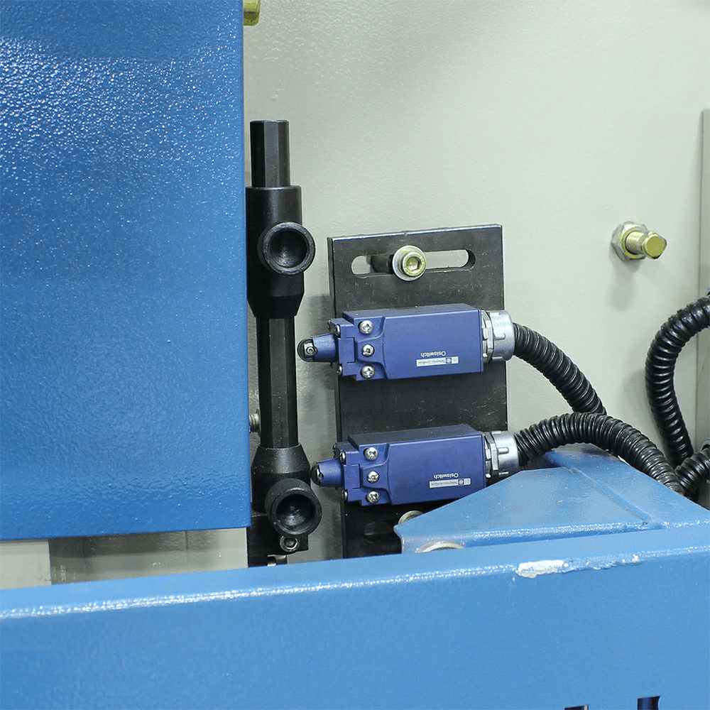 Baileigh BP-3305CNC 1/2 HP CNC Press Brake, 3 Phase/220V Alt 4 - Image