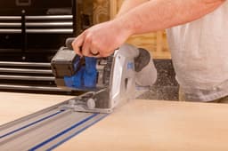 Kreg 20V Ionic Drive™ 6 1/2-in Plunge-Cut Track Saw Kit - Image 3