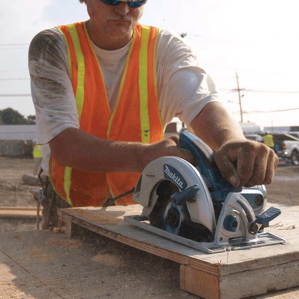 7-1/4" Magnesium Circular Saw with Electric Brake Alt 3 - Image