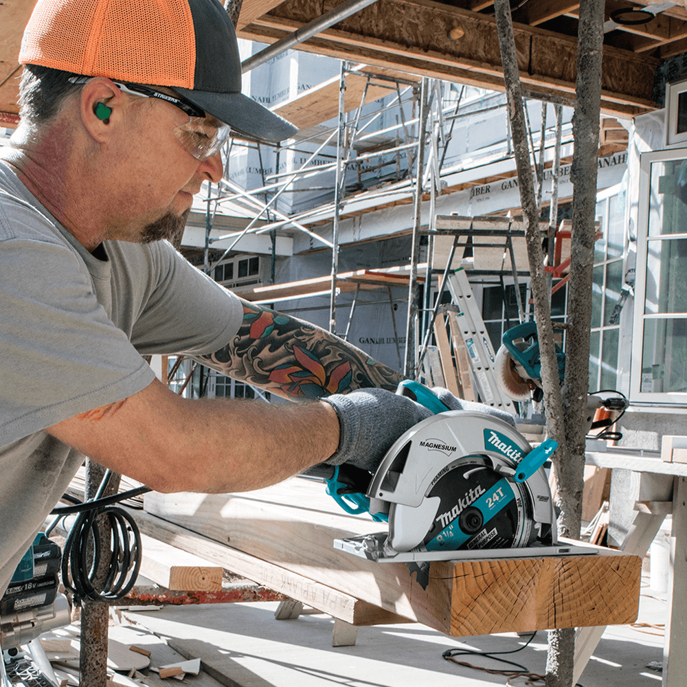 8-1/4" Magnesium Circular Saw with Electric Brake Alt 3 - Image