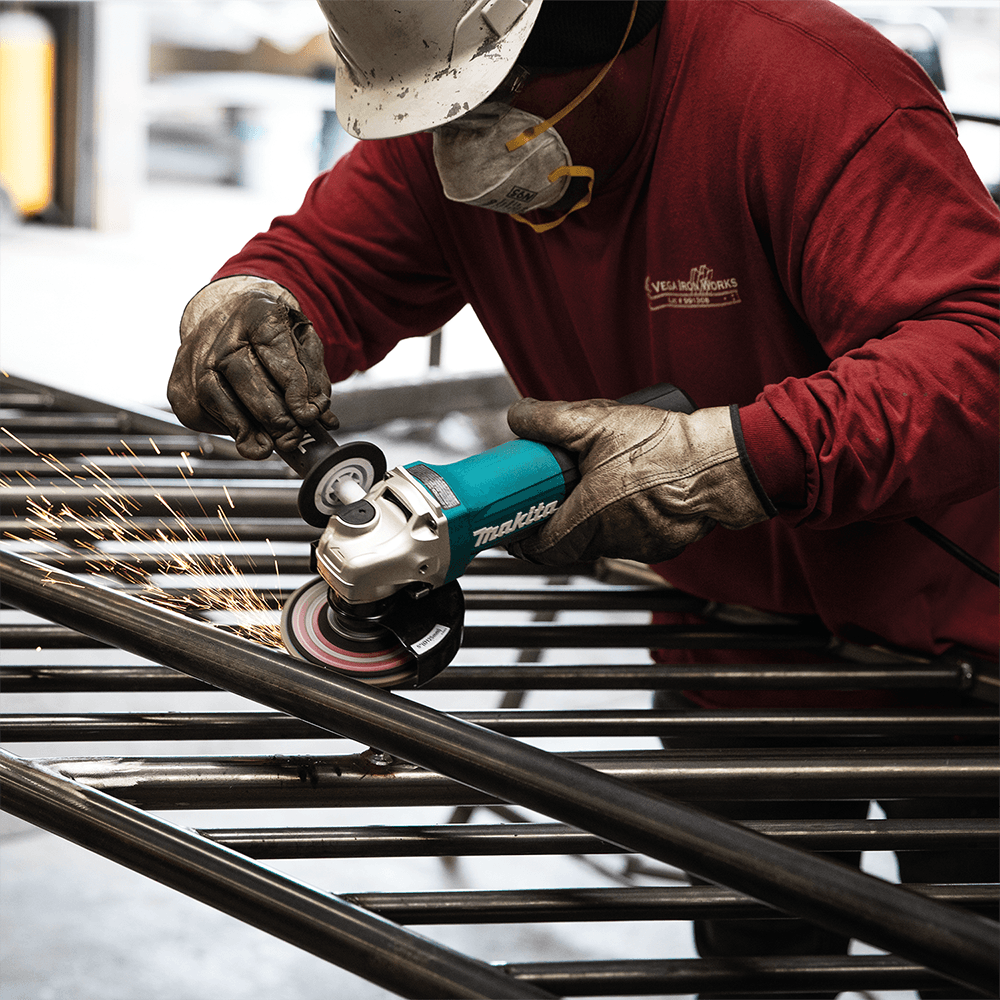 4-1/2" - 5" Angle Grinder with AC/DC Paddle Switch Alt 13 - Image
