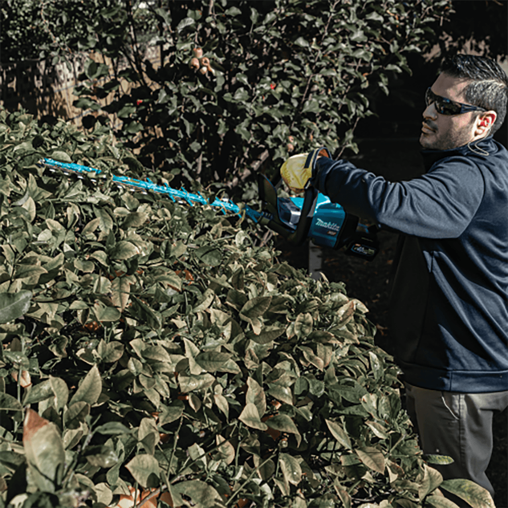 40V Max XGT Brushless Cordless 24" Hedge Trimmer Kit Alt 8 - Image