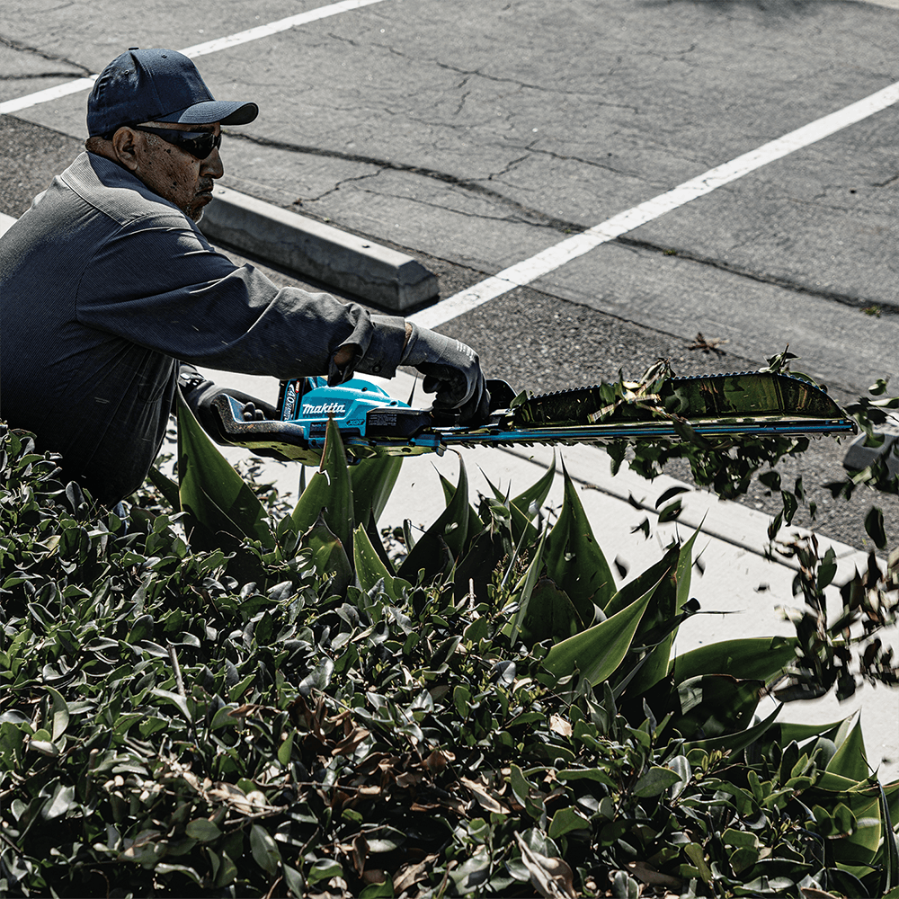 40V max XGT Brushless Cordless 24" Single-Sided Hedge Trimmer Kit (4.0Ah) Alt 10 - Image