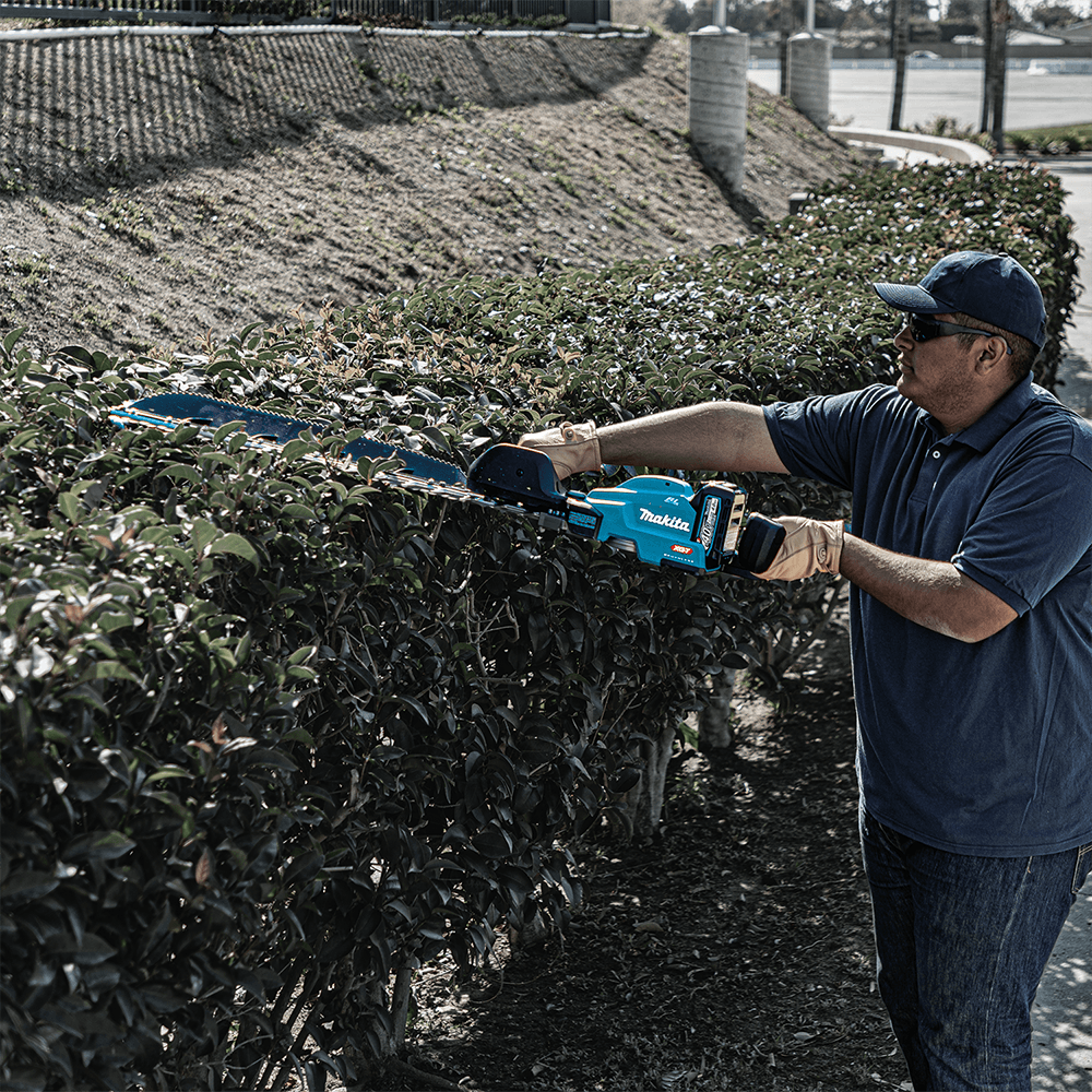 40V max XGT Brushless Cordless 30" Single-Sided Hedge Trimmer Kit (4.0Ah) Alt 10 - Image