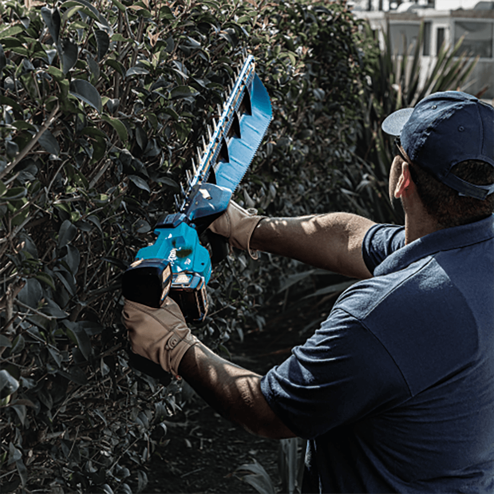 40V Max XGT Brushless Cordless 30" Single‑Sided Hedge Trimmer Kit (5.0Ah) Alt 12 - Image