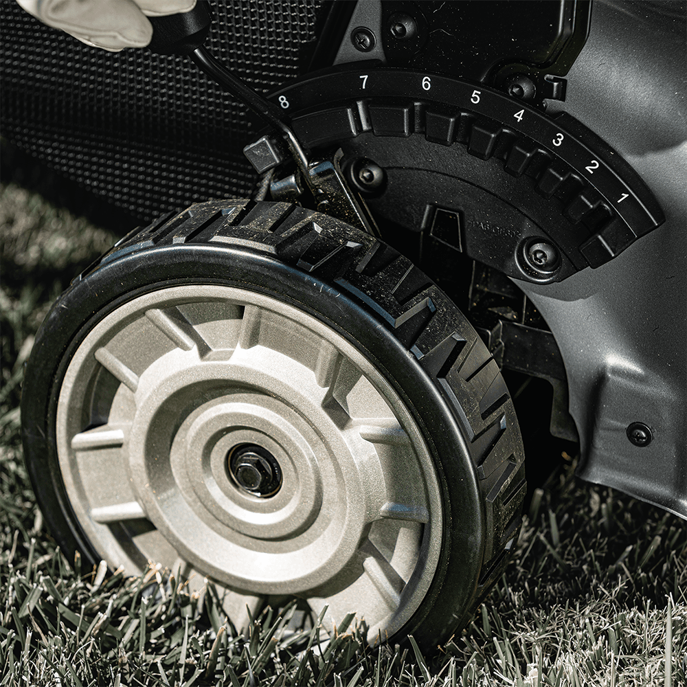 40V max XGT Brushless 21" Self-Propelled Commercial Lawn Mower Kit (4.0Ah) Alt 5 - Image