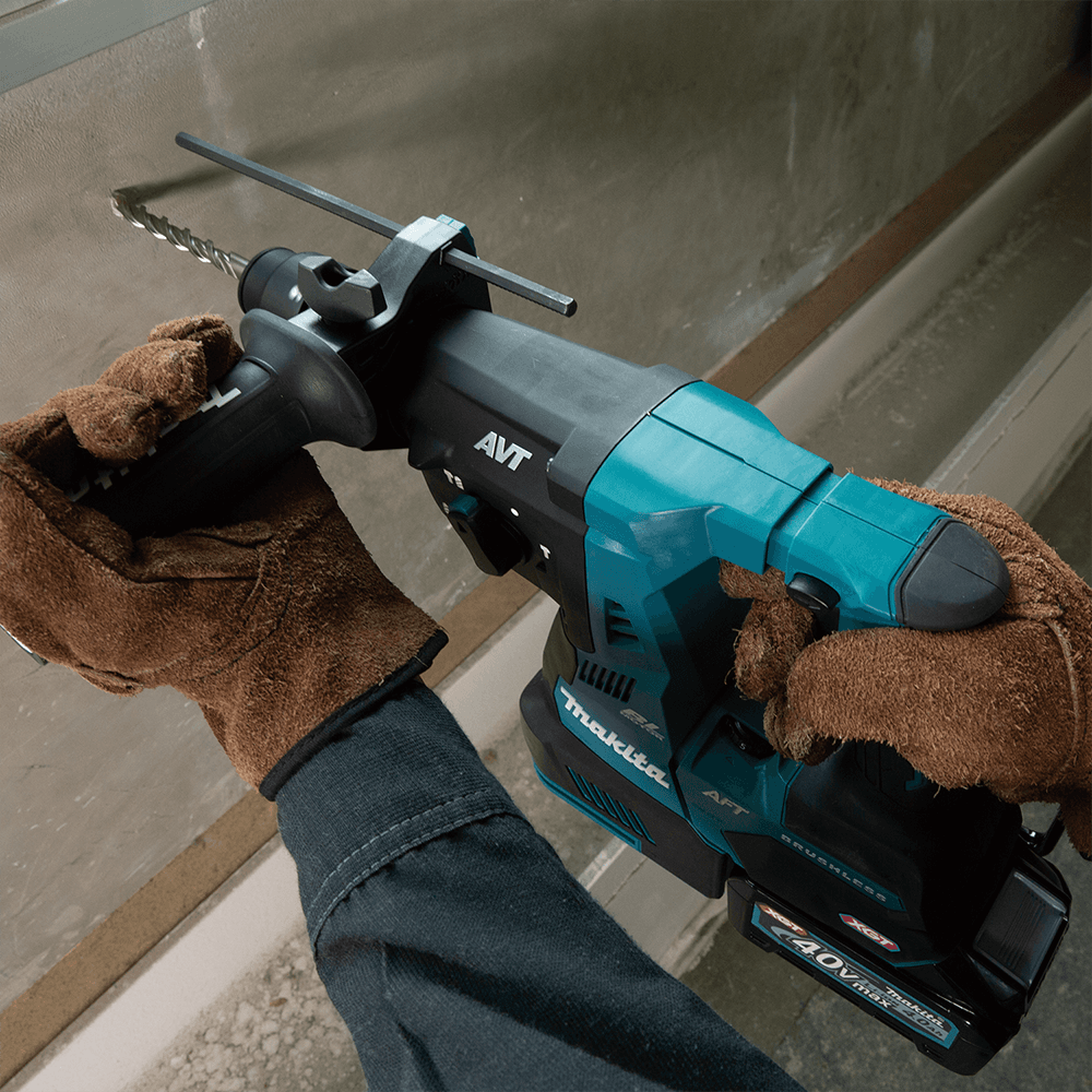 40 V Max XGT Brushless Cordless 1-1/8" SDS-PLUS AVT Rotary Hammer Kit with Interchangeable Chuck/AWS Capable (4.0Ah) Alt 6 - Image