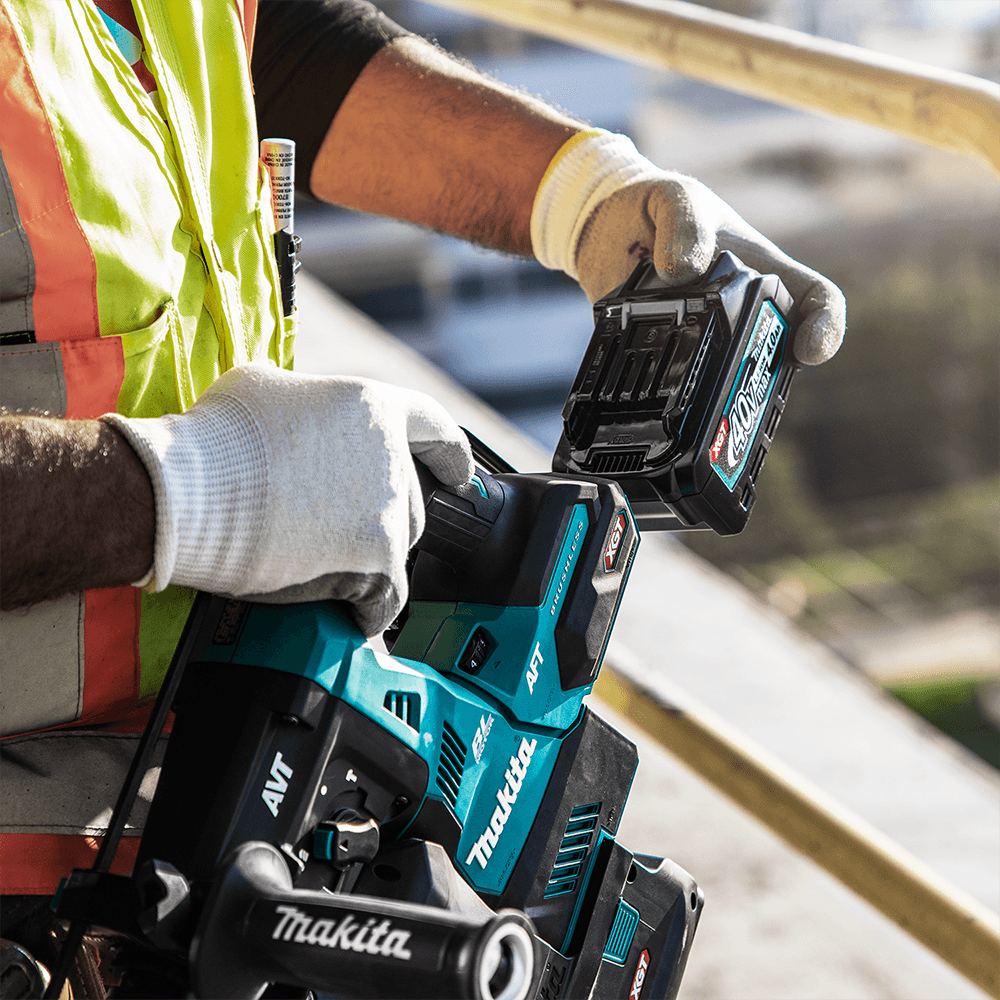 40 V Max XGT Brushless Cordless 1-1/8" SDS-PLUS AVT Rotary Hammer Kit with Interchangeable Chuck/AWS Capable (4.0Ah) Alt 7 - Image
