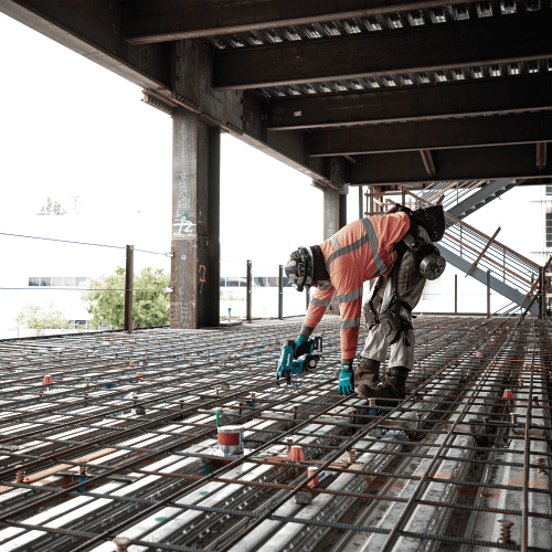 40V max XGT Lithium-Ion Brushless 16 Gauge Rebar Tying Tool Kit (2.5 Ah) Alt 28 - Image