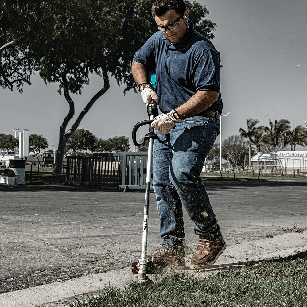 40V max XGT Brushless Cordless 17" High Torque String Trimmer Kit (4.0Ah) Alt 7 - Image