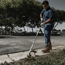 40V max XGT Brushless Cordless 17" High Torque String Trimmer Kit (4.0Ah) Alt 8 - Image