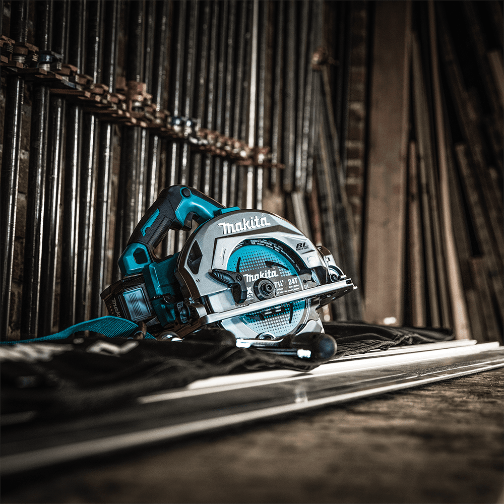 40V max XGT Brushless Cordless 7-1/4" Circular Saw Kit with Guide Rail Compatible Base/AWS Capable (4.0 Ah) Alt 9 - Image