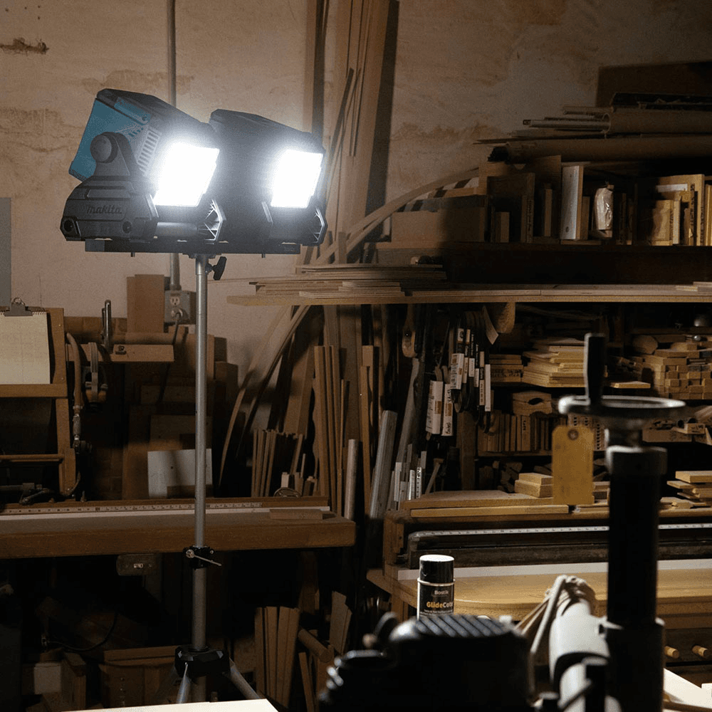 40V max XGT / 18V LXT Cordless Work Light, Light Only Alt 8 - Image