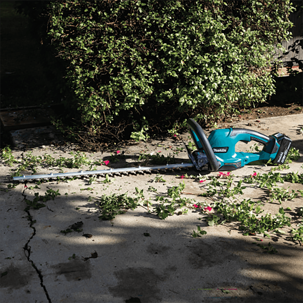 18V LXT Lithium‑Ion Cordless 24" Hedge Trimmer Kit (4.0Ah) Alt 6 - Image