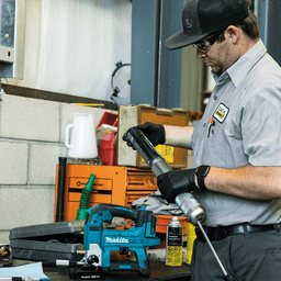 18V LXT Lithium‑Ion Cordless Grease Gun Kit Alt 8 - Image