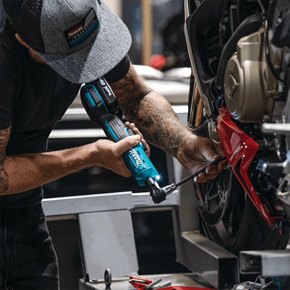 18V LXT Lithium‑Ion Cordless 3/8" / 1/4" Sq. Drive Ratchet Kit (2.0Ah) Alt 3 - Image