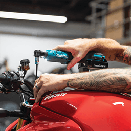 18V LXT Lithium‑Ion Cordless 3/8" / 1/4" Sq. Drive Ratchet Kit (2.0Ah) Alt 4 - Image