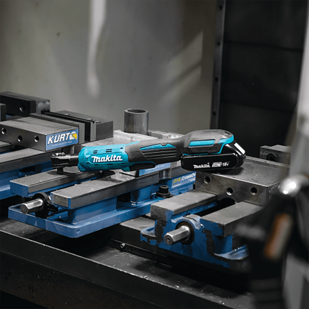 18V LXT Lithium‑Ion Cordless 3/8" / 1/4" Sq. Drive Ratchet Kit (2.0Ah) Alt 6 - Image