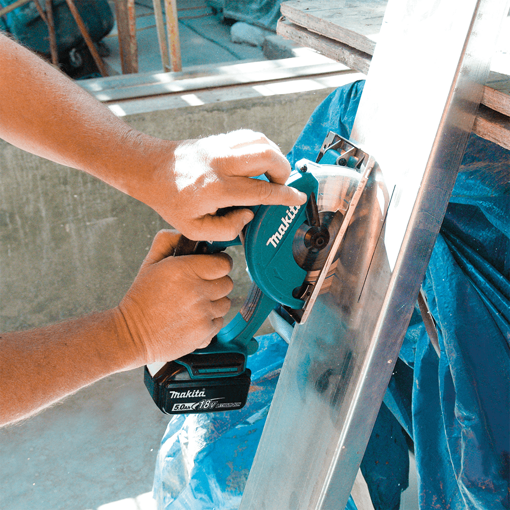 18V LXT Lithium-Ion Cordless 5-3/8" Metal Cutting Saw Kit (5.0Ah) Alt 2 - Image
