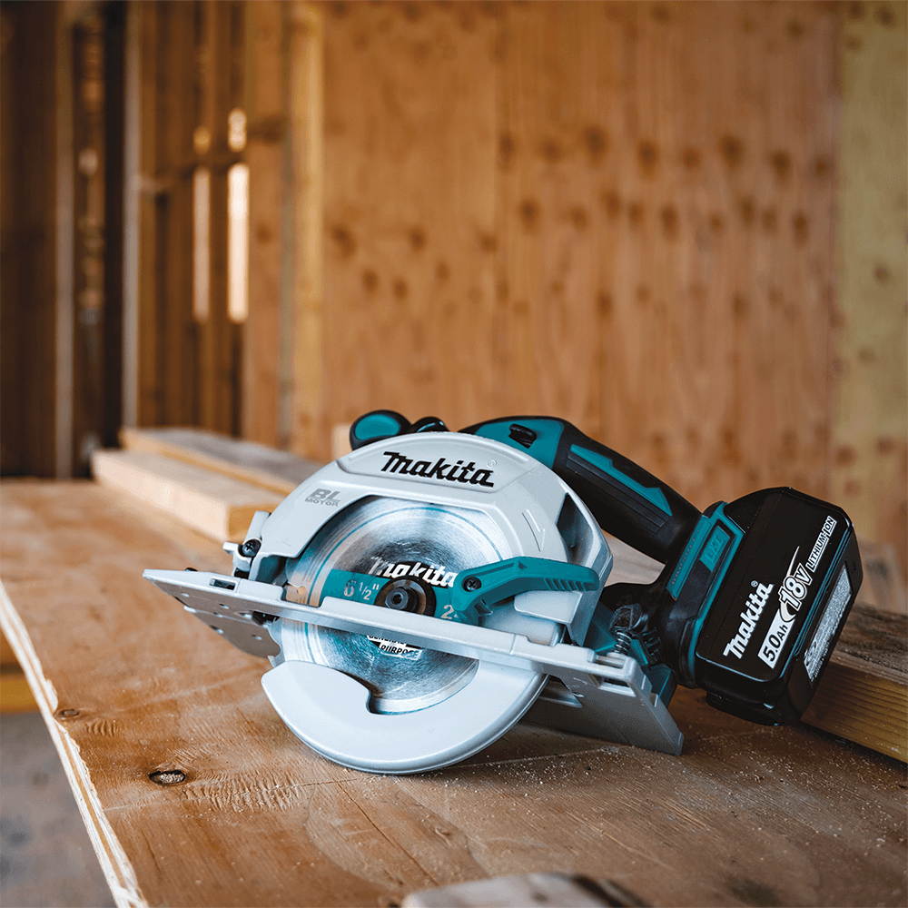 18V LXT Lithium-Ion Brushless Cordless 6-1/2" Circular Saw Kit (5.0Ah) Alt 3 - Image