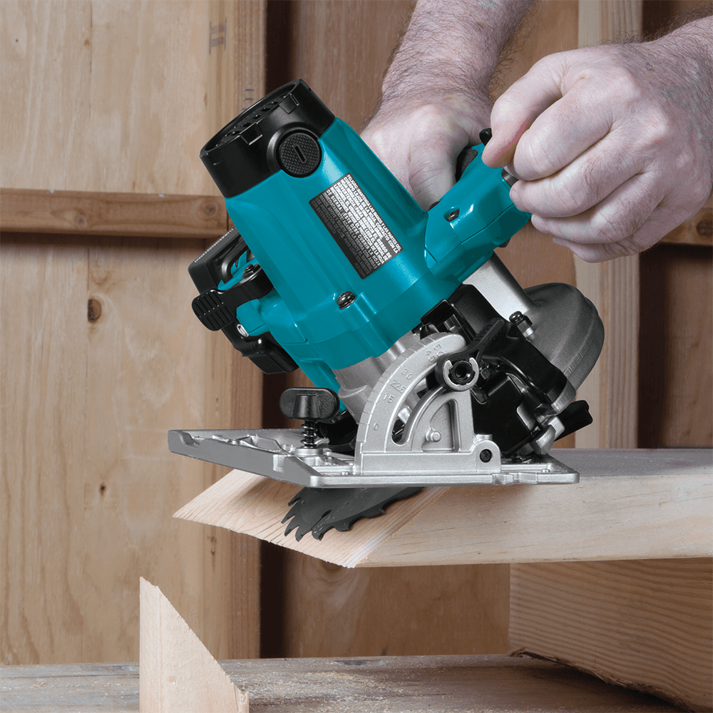 18V LXT Lithium-Ion Cordless 6-1/2" Circular Saw Kit (5.0Ah) Alt 2 - Image