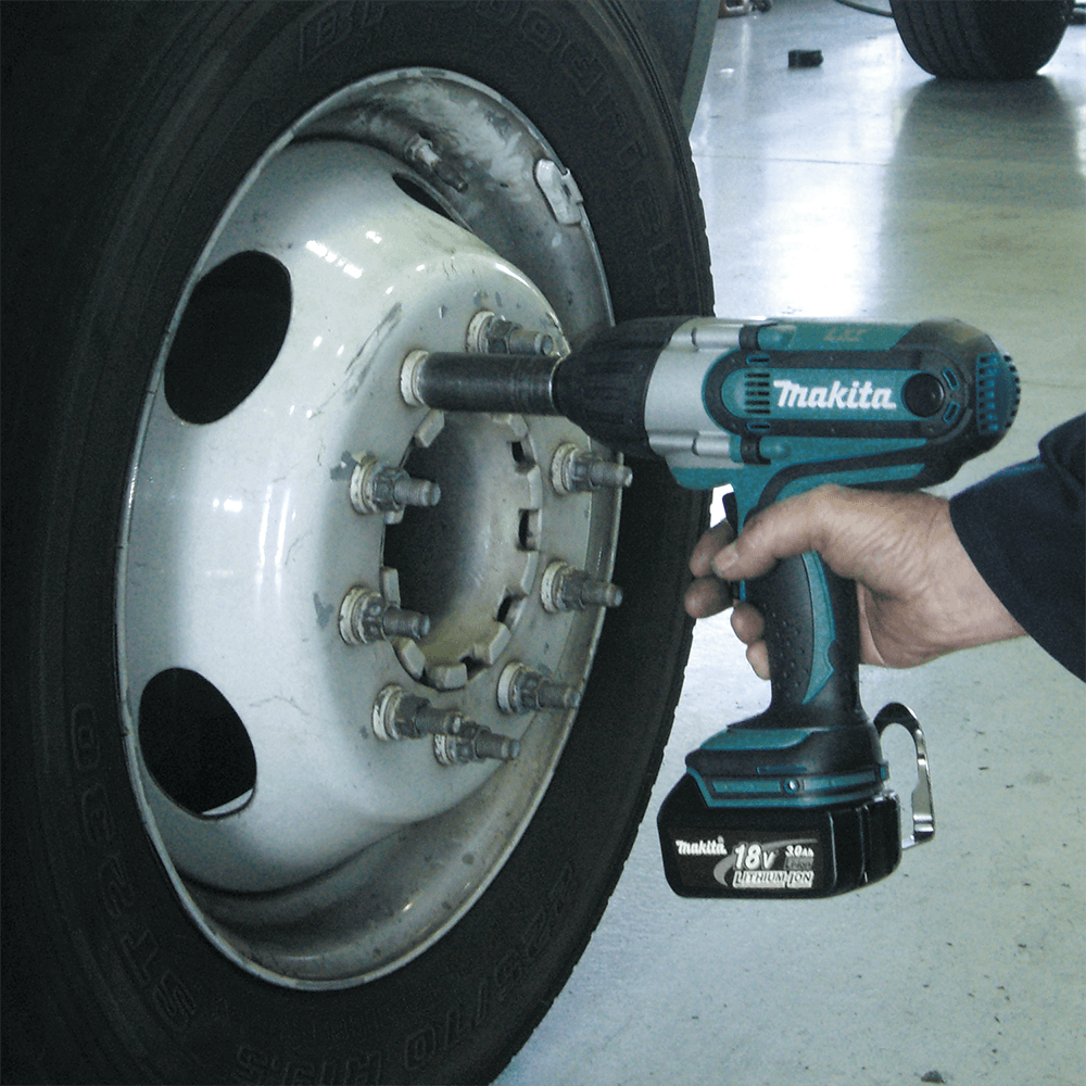 18 V LXT Lithium-Ion Cordless 1/2" Square Drive Impact Wrench Kit (3.0Ah) Alt 3 - Image