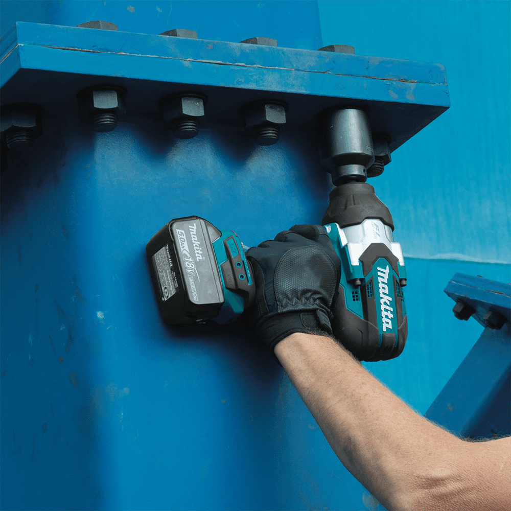 18 V LXT Lithium-Ion Brushless Cordless High-Torque 1/2" Square Drive Impact Wrench Kit with Friction Ring Anvil (5.0Ah) Alt 7 - Image