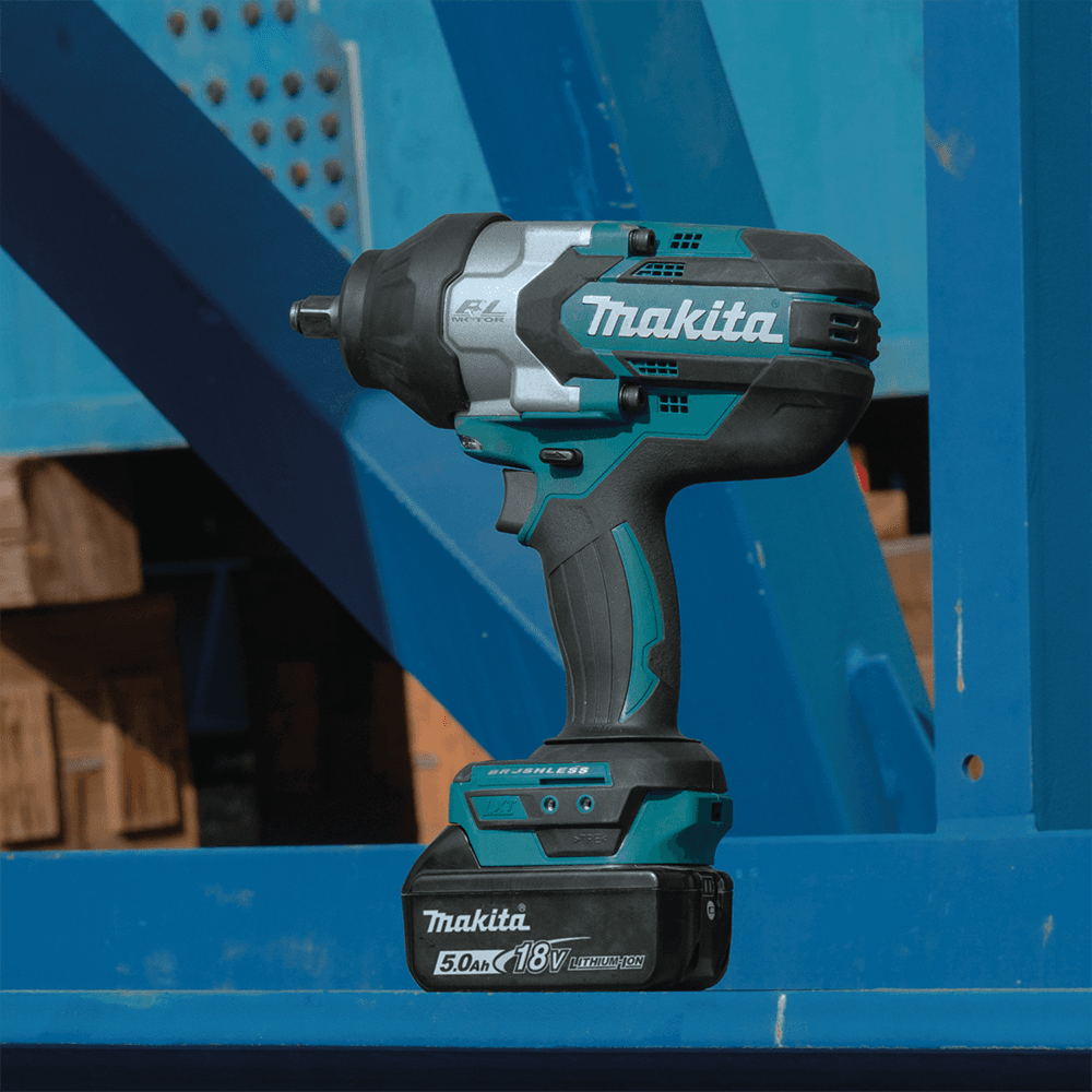 18 V LXT Lithium-Ion Brushless Cordless High-Torque 1/2" Square Drive Impact Wrench Kit with Friction Ring Anvil (5.0Ah) Alt 8 - Image