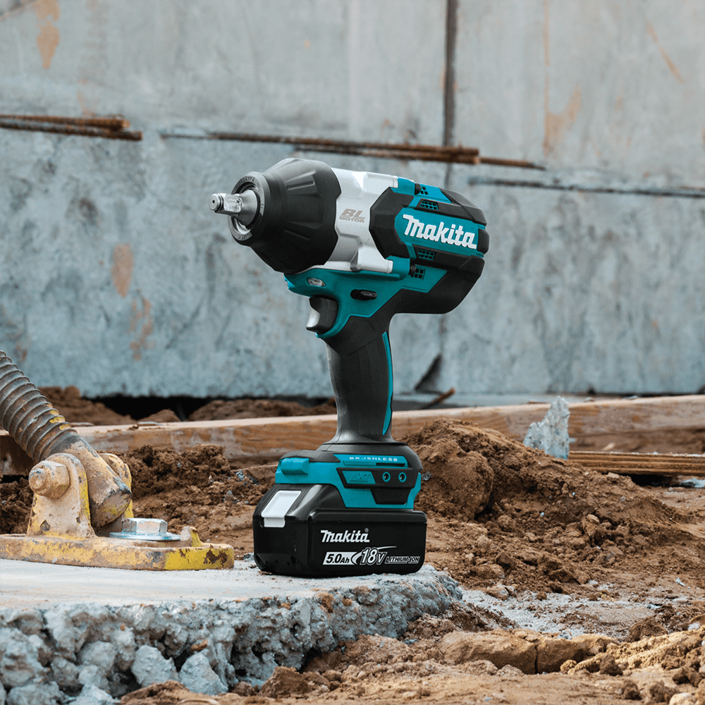 18 V LXT Lithium-Ion Brushless Cordless High-Torque 1/2" Square Drive Impact Wrench Kit with Friction Ring Anvil (5.0Ah) Alt 9 - Image