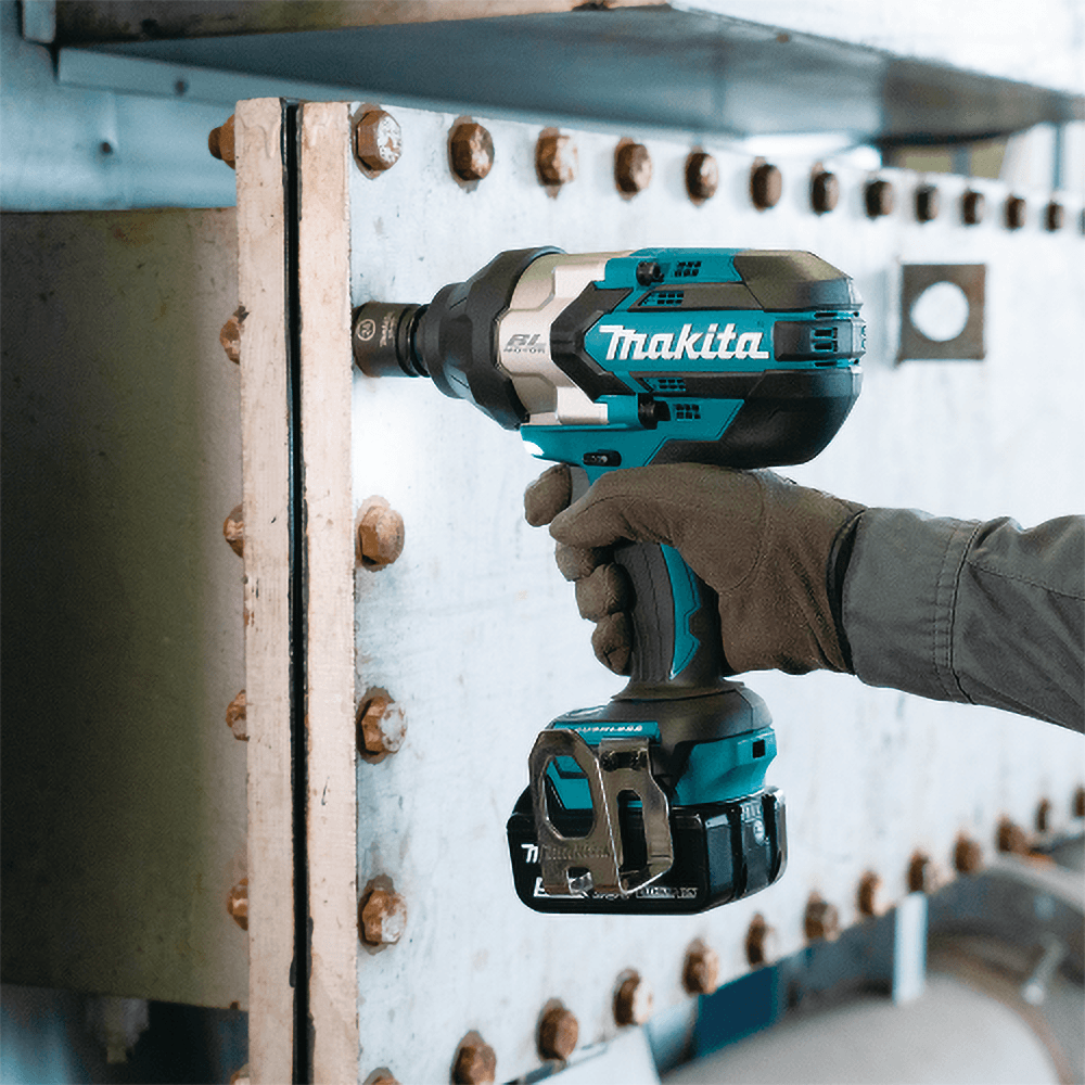 18V LXT Lithium-Ion Brushless Cordless 3-Speed 1/2" Square Drive Impact Wrench Kit with Detent Anvil (5.0Ah) Alt 9 - Image