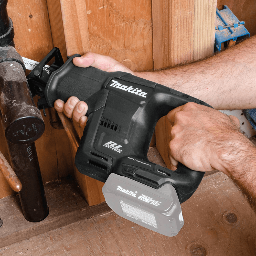 Makita XRJ07ZB Action Shot 1