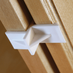 1/16" Overlap Door Support/Shipping Clip, White 2000/Box - Alt Image 1