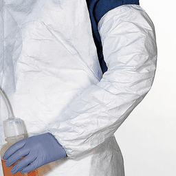 Protective clothing for workers handling meat and poultry - Tyvek fabric offers maximum protection