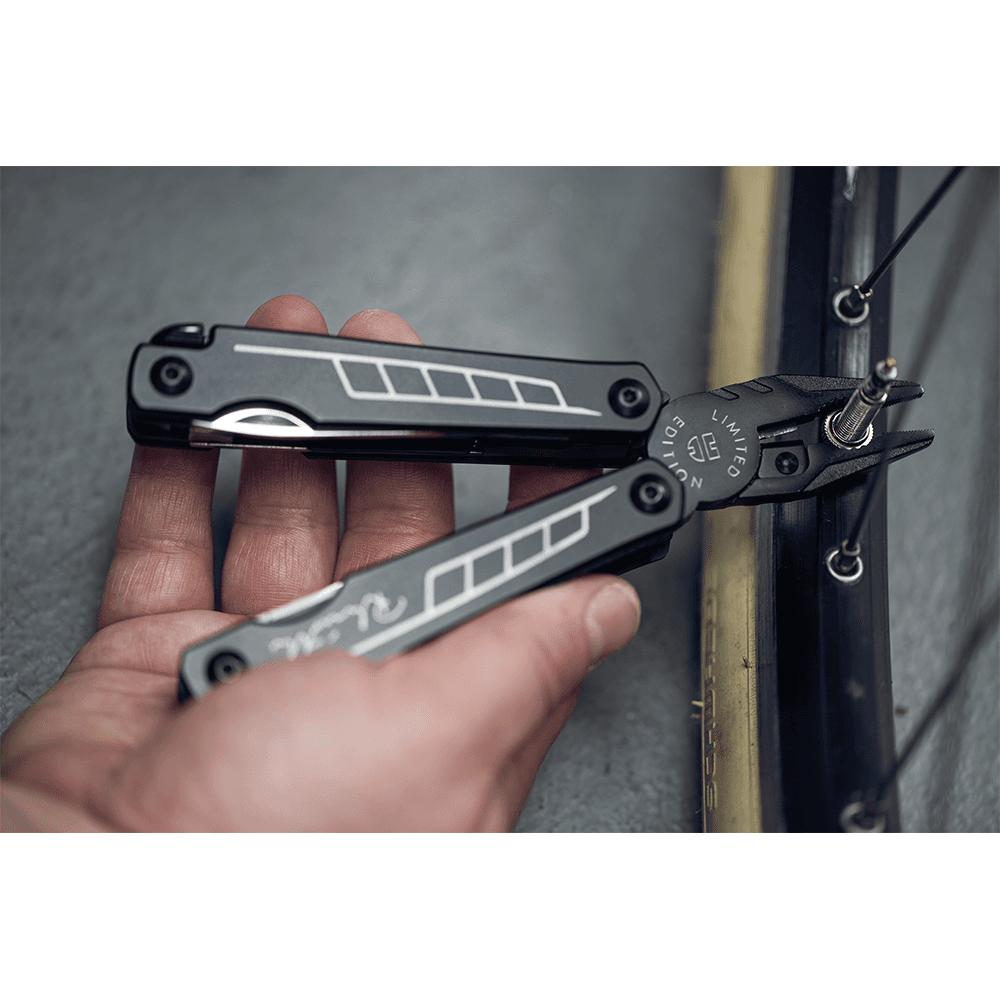 Limited Edition Multi-Tool with Case Alt 6 - Image