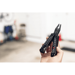Limited Edition Multi-Tool with Case Alt 7 - Image