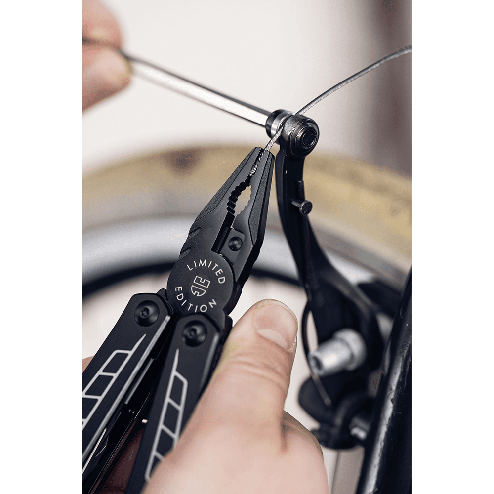 Limited Edition Multi-Tool with Case Alt 8 - Image