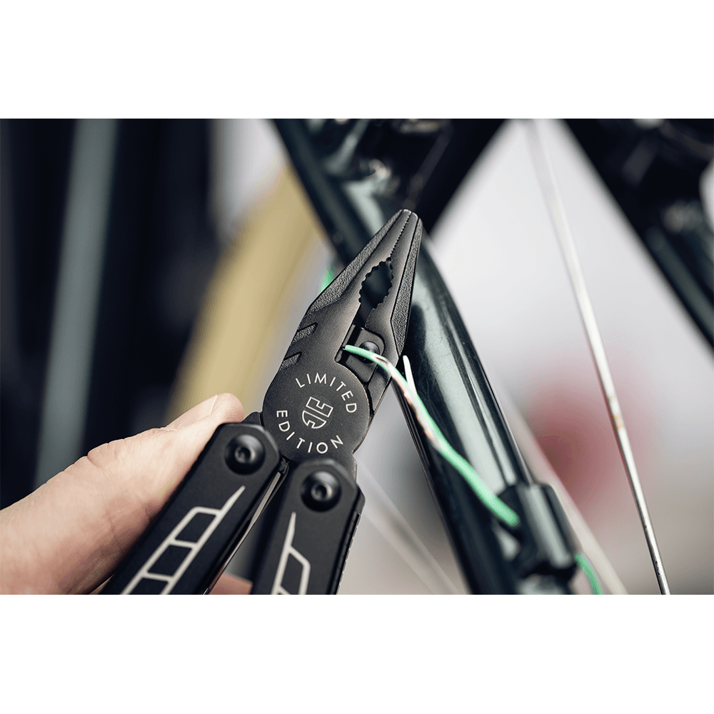 Limited Edition Multi-Tool with Case Alt 9 - Image