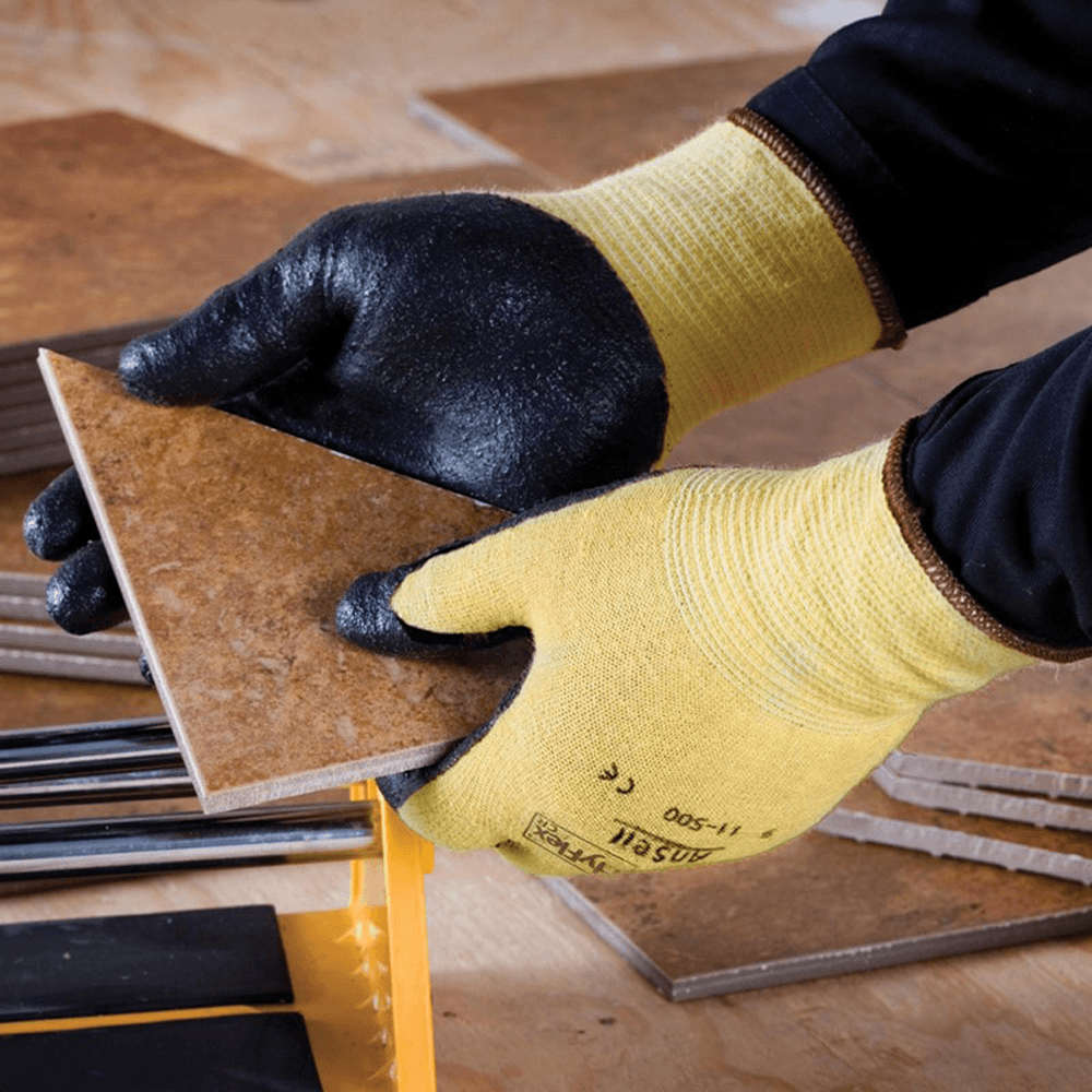 Ansell HyFlexÂ® Foam Nitrile Palm Coated KevlarÂ® Gloves, Medium